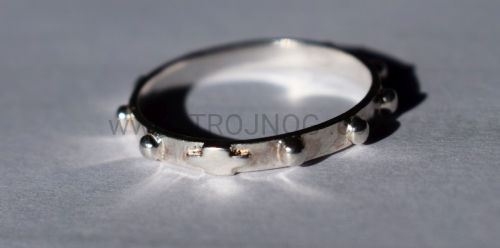 rozaniec na palec ze srebra, duze wystajace grona rozne rozmiary.JPG