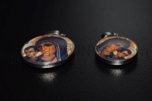 Medalik ze srebra duży 2,7 cm dwustronny Madonna Drogi, Kiko owalny, medalion, wisiorek