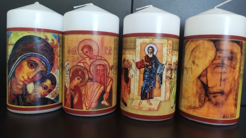 swieca z ikona kiko na złotym tle. dlugi czas palenia idealny prezent na rocznice slubu.jpeg