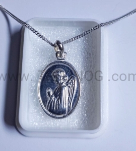 Medalik ANIOŁ  STRÓŻ 1,6 cm ze srebra, prezent na chrzest