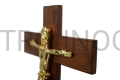 krzyz drewniany z mosiezna figura Chrystusa ukrzyżowanego, z przepaską Akeda drewno orzech włoski.JPG