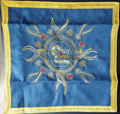 Welon, na ambonę, dużą, stojącą, mównicę, ozdobny, niebieski, z barankiem, haftowany, ewangeliści, symbole ewangelizacji, merkaba, ozdobne szycie, złocone brzegi, pozłacane nici, duży, 65cm, kwadrat.jpeg