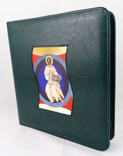 etui na spiewnik drogi neokatechumenalnej z zamkiem, kolor zielony butelkowy, z wszyta ikona Chrystus Pantokrator.jpg