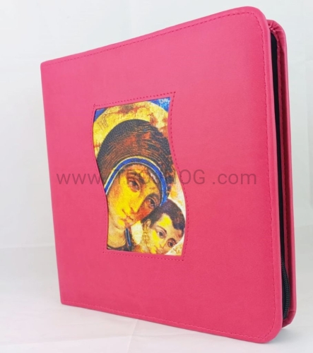 pokrowiec różowy na śpiewnik drogi neokatechumenalnej zamykany na zamek, wszyta ikona Madonna Drogi, etui, opakowanie, futerał.jpg