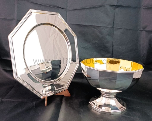 zestaw patena i kielich, na eucharystie neokatechumenalna, z Włoch, Greggio, msza neokatechumenat, patena ośmioboczna, kielich 12 boków, pozłacany wewnątrz, posrebrzane na zewnątrz, celebracja eucharystii.jpg