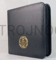 okładka na mały śpiewnik, turystyczny, elegancki, czarny, z tłoczenie, pozłacane, pokrowiec, etui, futerał z kieszonka, logo.jpeg