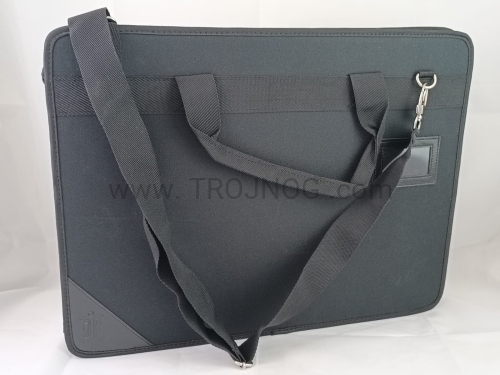 torba na albe, szate, ornat, komże, stułe, etui, pokrowiec, opakowanie ochronne, do transportu, przenoszenia, ochrony przed deszczem, zabrudzeniem, miejsce na adres, podwójne długie uszy, uchwyty, z paskiem na ramię.jpeg