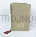 okładka na brewiarz, liturgie godzin, etui na, brewiarz kapłański, futerał beżowy, jasna, eco skóra, skaj, beż, złote tłoczenie, logo drogi, polskie.jpg