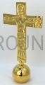 cruz sobre bola, dorada, para mesa, para altar, traditio, latón dorado, en el reverso de la cruz María, Cristo sobre el globo terráqueo, acabado a mano, tallado, alto brillo, diseño sencillo, 20 cm.jpg