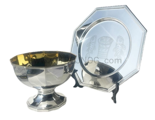 zestaw na eucharystie, kielich dwónastoboczny i patena ośmioboczna grawerowana, posrebrzane, sklep liturgiczny, dodatki, akcesoria, neokatechumenat, do celebracji mszy, we wspólnocie, dużym zgromadzeniu.jpg