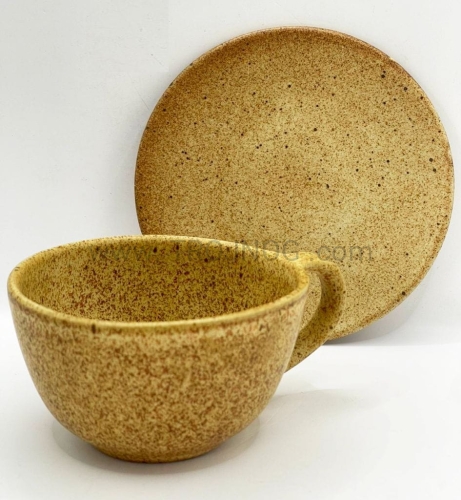 filizanka i podstawka z gresu, wyrob rzemieslniczy, manufaktura, monaster, zakon, rekodzielo, sztuka, kamionka, elegancki prezent, dla bliskiego.jpg