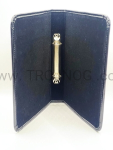 Teczka b5, czarna, ze złoconym tłoczeniem, na homilie, ryty, ogłoszenia, nabożeństwa, ring