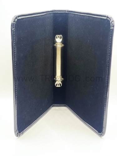 ryty b5 tłoczenie srodek czarny.jpg