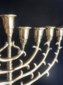 Candelero decorativo, 9 brazos, 39 cm de alto, de latón, latón pulido, ricamente decorado, acabado con tiempos, para ampollas, para velas, para el altar, para celebración solemne, misa, eucaristía.jpg