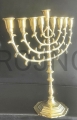 candeliere decorativo, 9 bracci, 39 cm di altezza, in ottone, ottone lucidato, riccamente decorato, rifinito con volte, per ampolle, per candele, per l'altare, per solenne celebrazione, messa, eucaristia.jpg