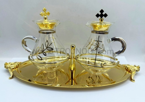 zestaw ampułek z tacą, pozłacane, ozdobne, ze szkła, pozłacane szkło, pozłacana palma zwycięstwa, ampułki do kościoła, na liturgię, ampułki do wina i wody, liturgiczne, na eucharystię, mszę.jpg