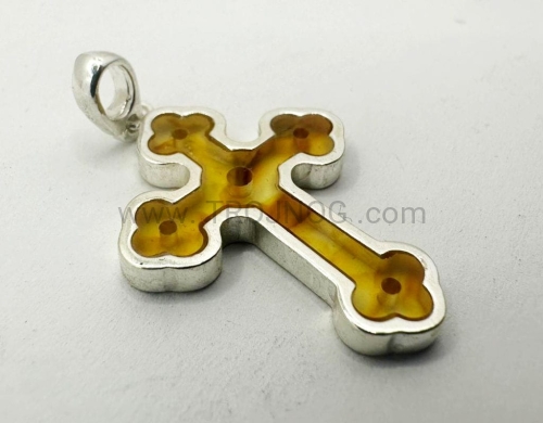 krzyz z bursztynem.jpg