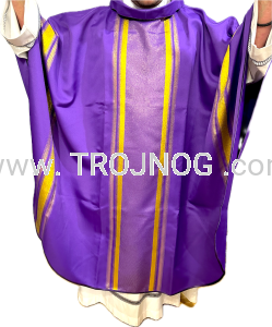 Ornat fioletowy ze złotymi nićmi - podobny do watykańskiego, stuła w komplecie