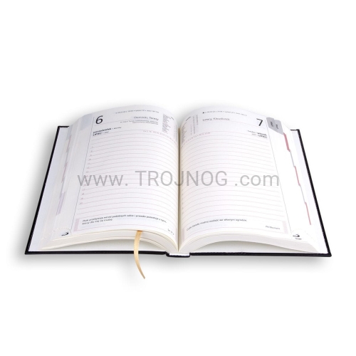 komfortowy, elegancki, wygodny, czarny, terminarz, jeden dzień na stronę, dwukolorowe strony, kalendarz 2026.jpg