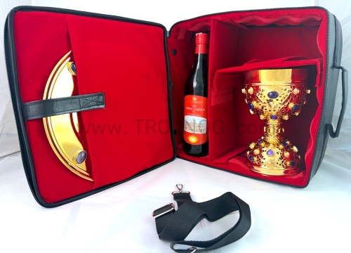 torba na utensylia, na kielich, patene, wino, korporał, puryfikaterz, opakowanie, eko skóra, sprzet liturgiczny, z paskiem na ramię, z rączką, czerwone wnętrze, welurowe wnętrze, eleganckie, dla ostiariusza, wspolnota
