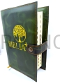 okładka na biblie, biblia plus, scrutate le scritture, kolor zielony, wykonany ze skóry, zamykany na zatrzask, wewnątrz miękkie wypełnienie, etui wzmocnione, futerał ochronny, z pozłacanymi napisami, estetyczna, elegancka okładka