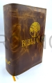 okładka na biblie, biblia plus, scrutate le scritture, kolor brązowy, wykonany ze skóry, zamykany na zatrzask, wewnątrz miękkie wypełnienie, etui wzmocnione, futerał ochronny, z pozłacanymi napisami, estetyczna, elegancka okładka
